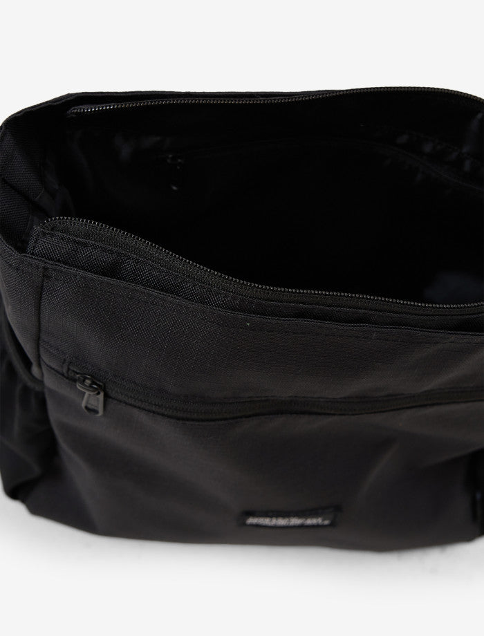 Minimal Thrills Staple Bag – Black