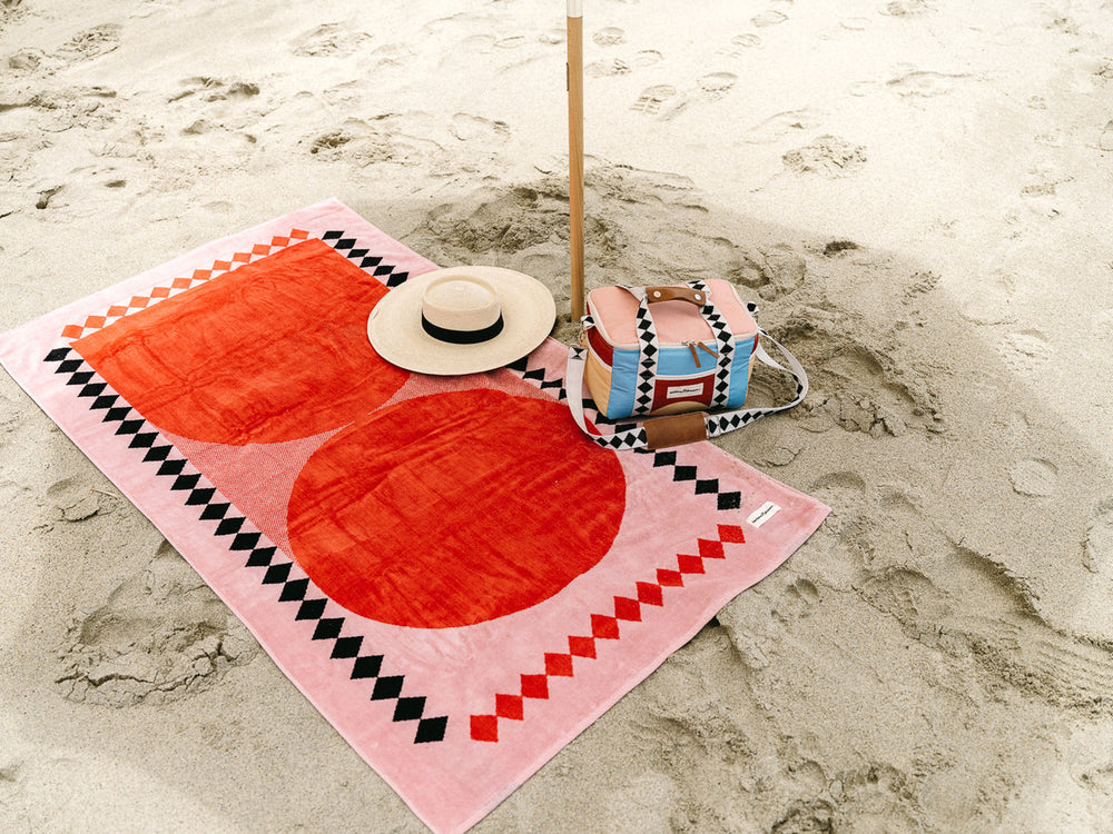 
            
                Load image into Gallery viewer, The Beach Towel - Diamond Pink
            
        